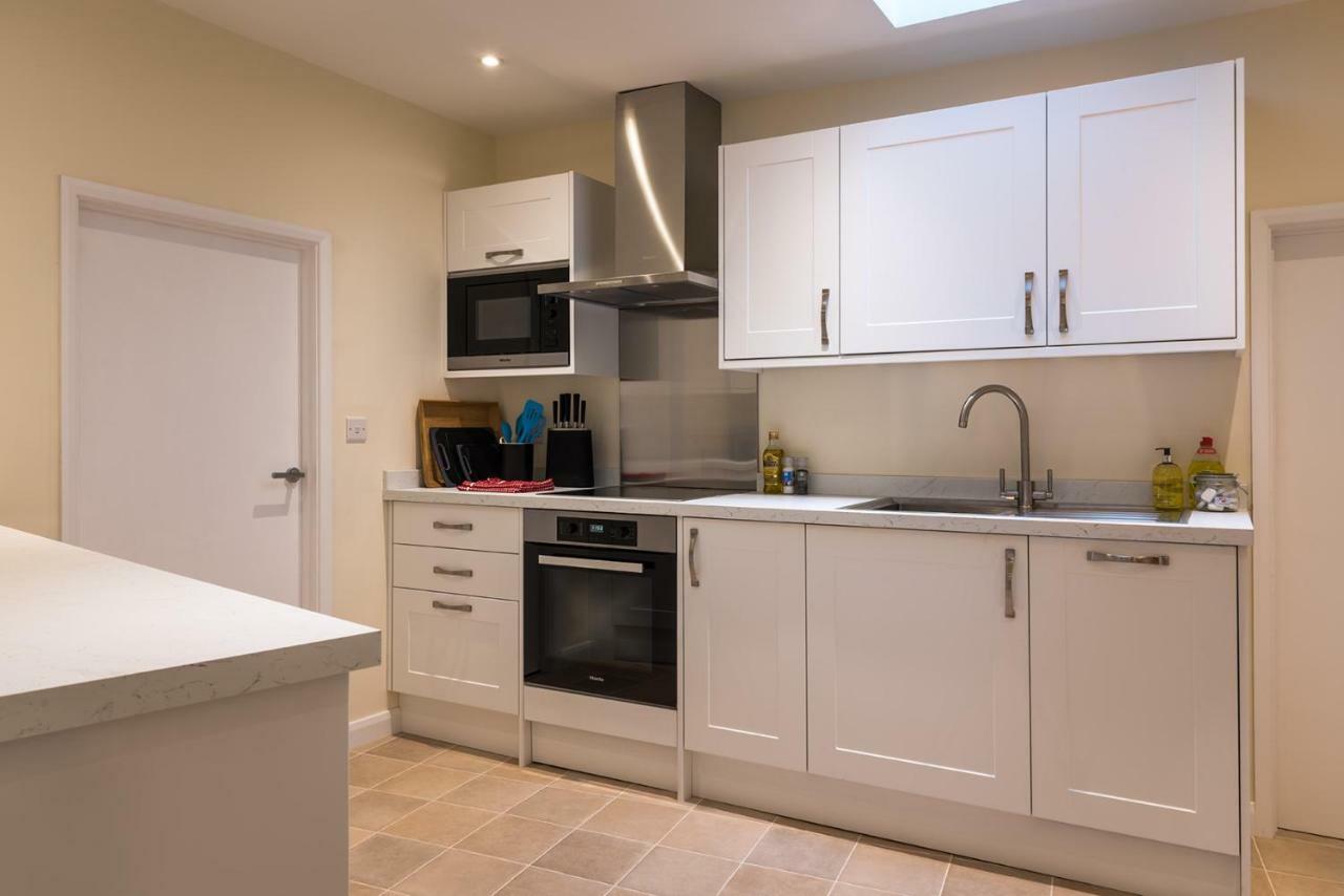Luxury 3 Bed Flat In The Centre Of Woodstockアパートメント エクステリア 写真