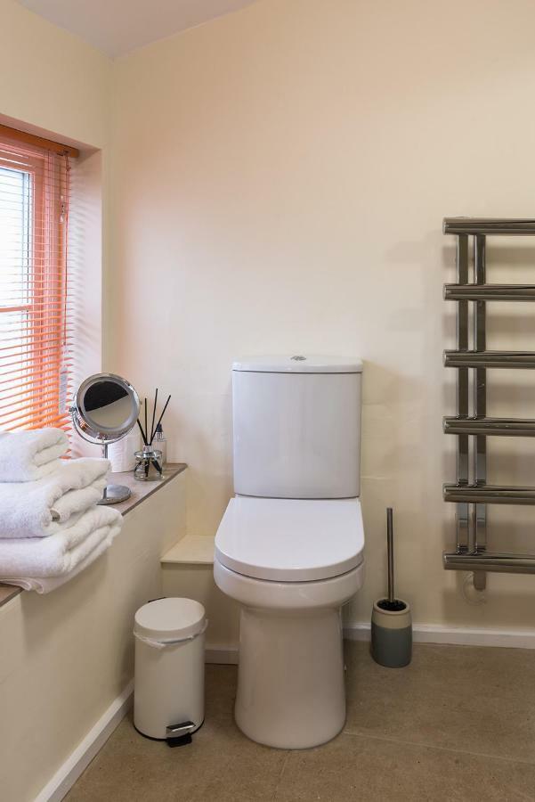 Luxury 3 Bed Flat In The Centre Of Woodstockアパートメント エクステリア 写真